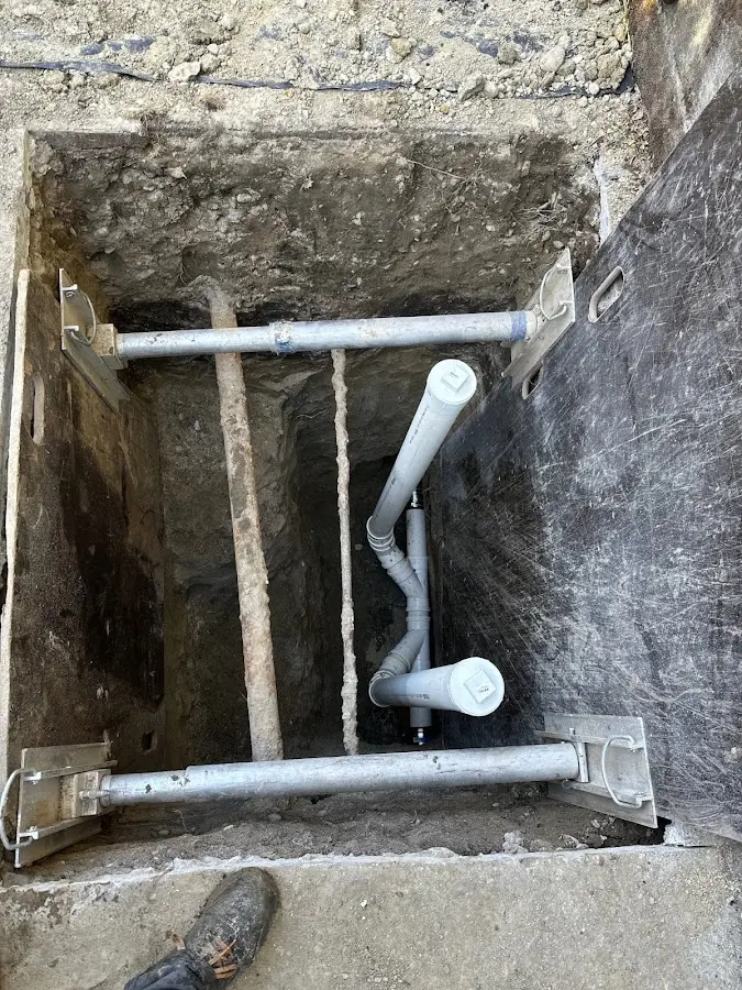 Experienced plumber completing Drain Cleaning work in Pasadena Hills